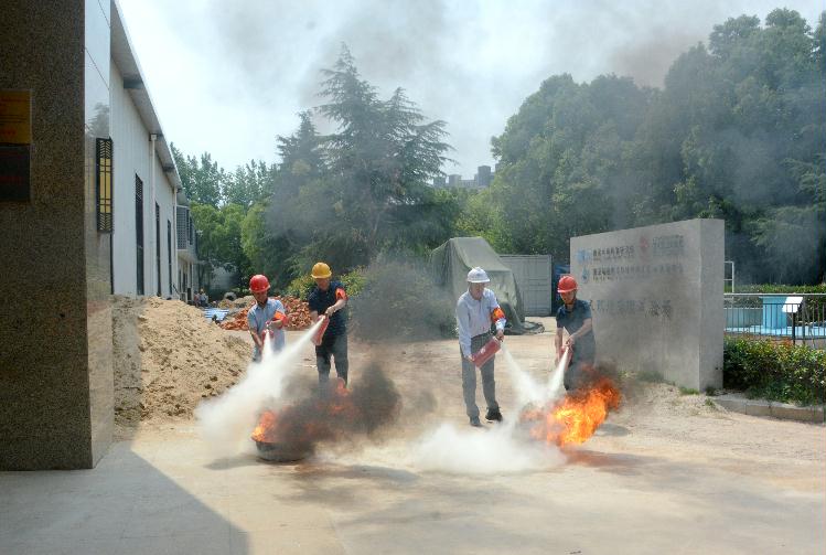 试验厅室灭火实操演练